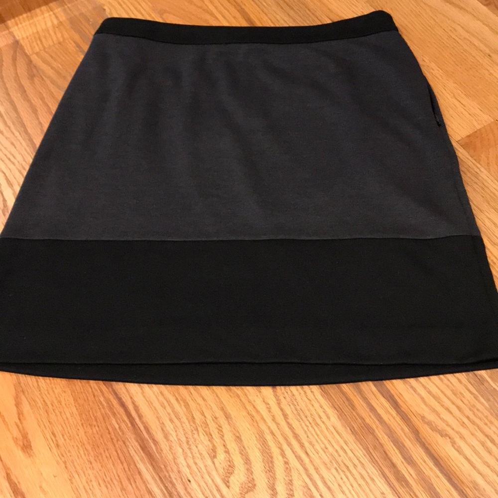 Color blocked short skirt